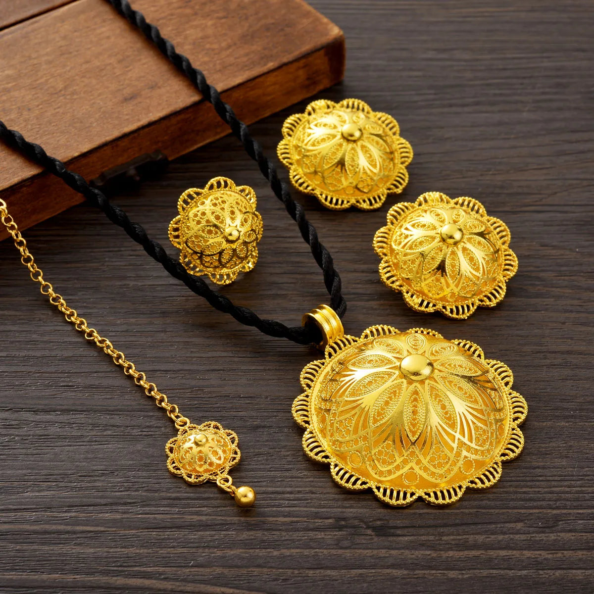 Women Exquisite Luxury Jewelry Set Big Pendant Necklace Ring Earrings Head Chain African Bride Wedding Tradional Gift